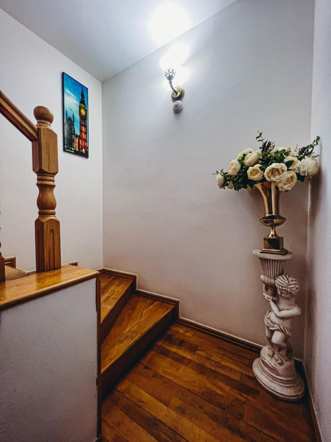 Castle Family Hotel Yerevan Exterior photo